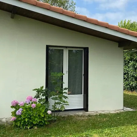 Appartement Avec Jardin Le Porge Exterior photo