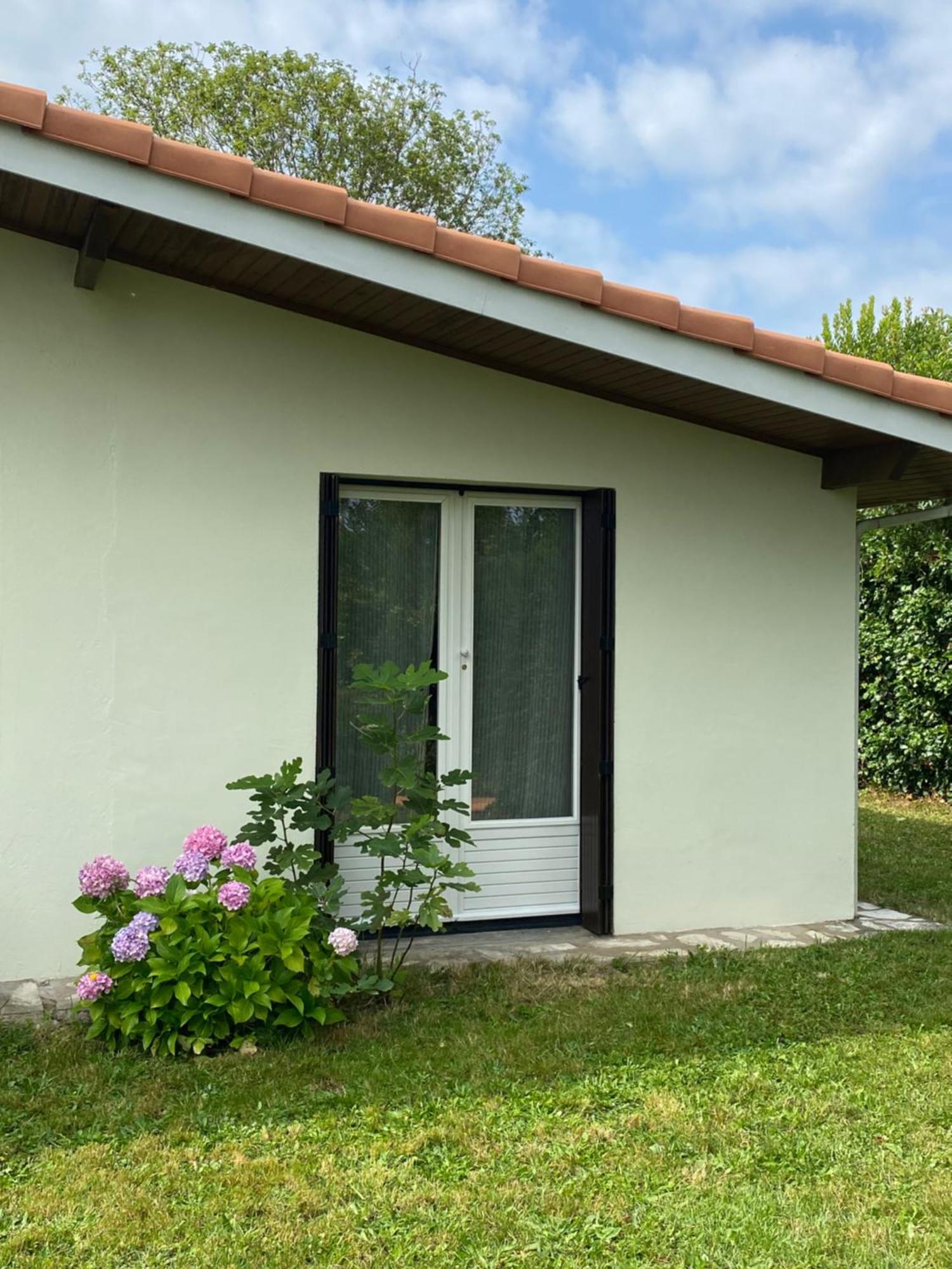 Avec Jardin Apartment *